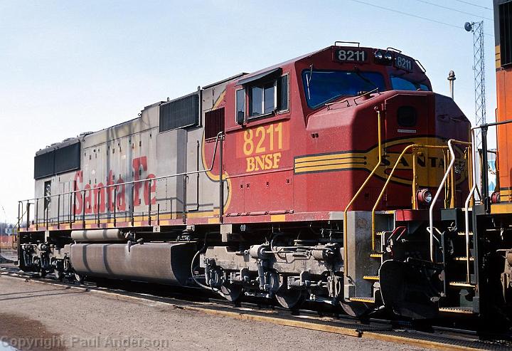 BNSF 8211 SD75M.jpg